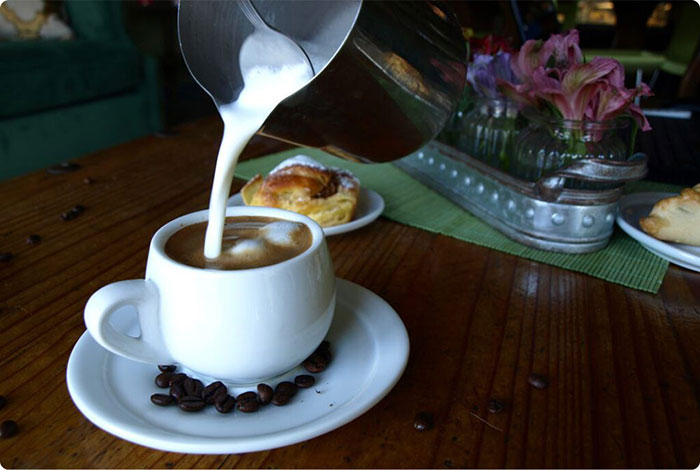 Мате Конмиго, Лос-Анджелес, Калифорния